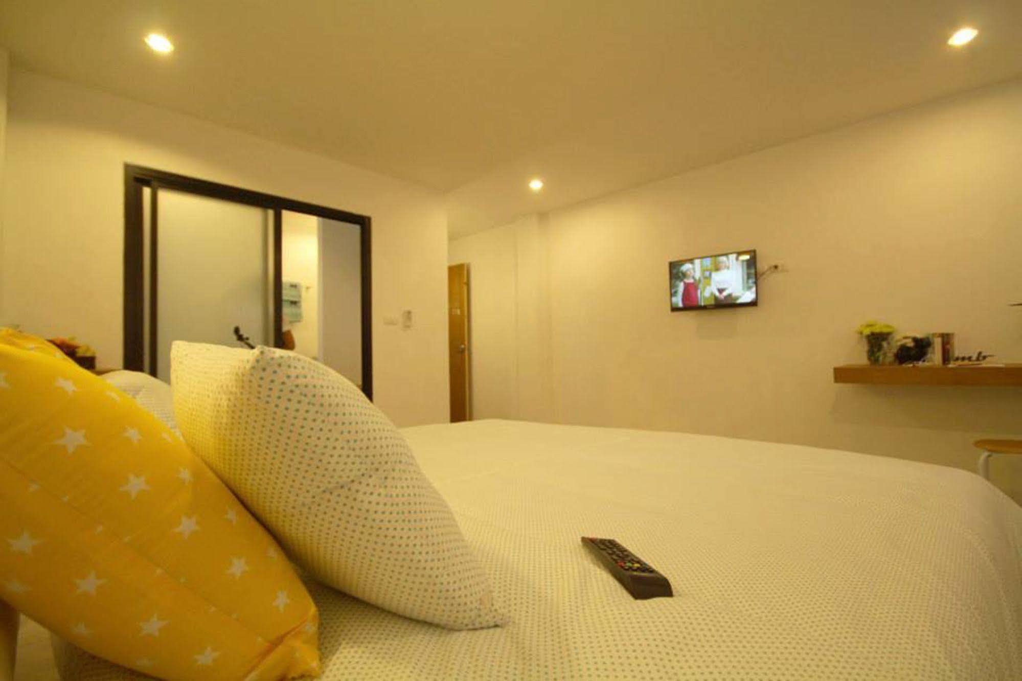 Mbed Phuket Hostel Екстериор снимка